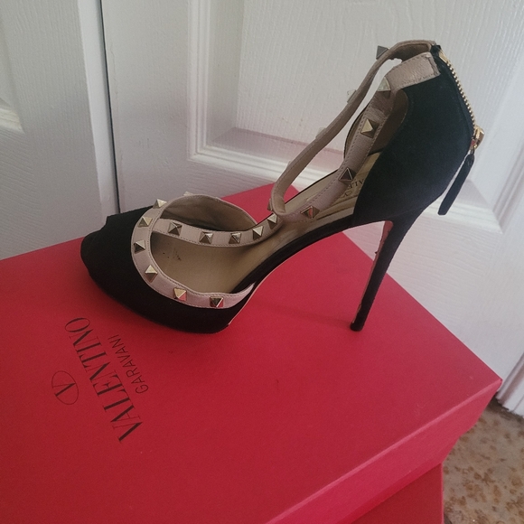 Valentino Garavani peep toe stud high heel size 40 - Picture 11 of 11